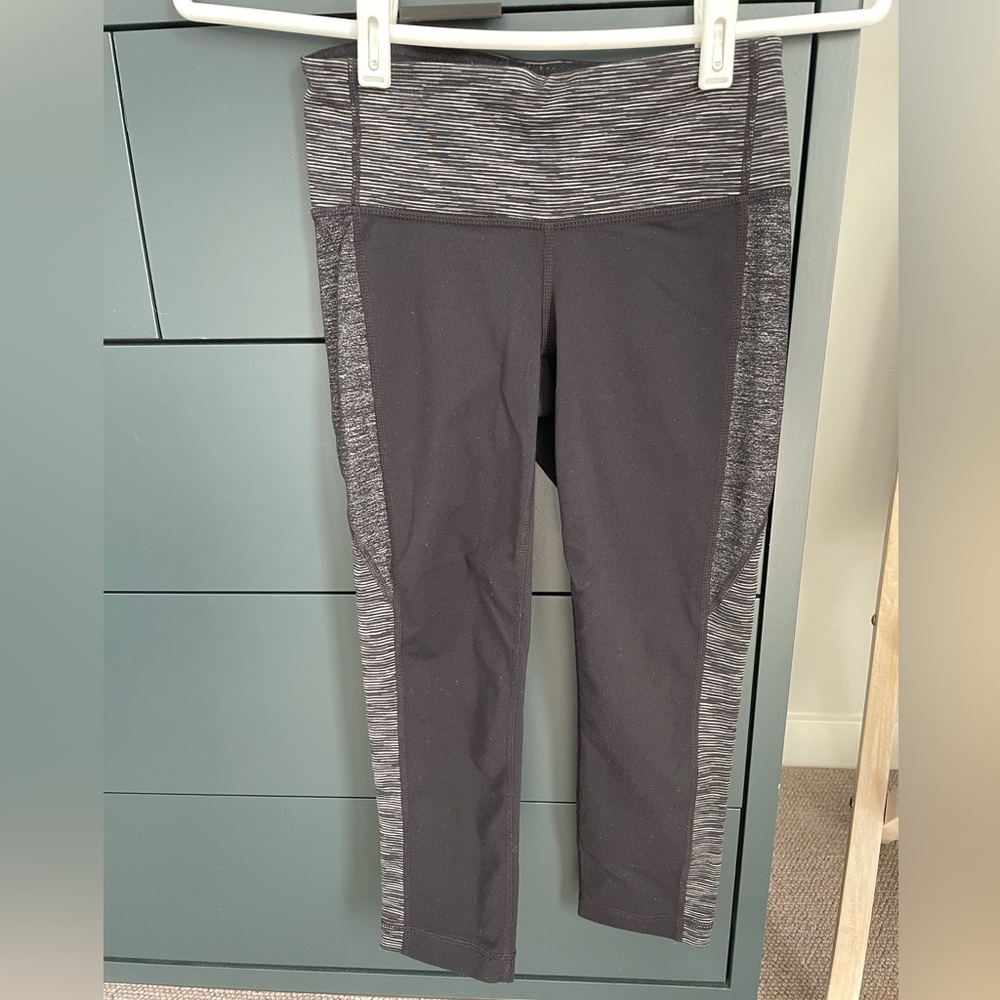 Athleta Cropped Yoga Leggings - Size XS